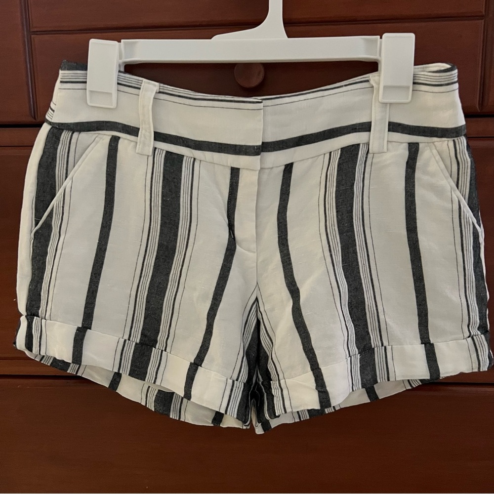 EXPRESS- Women’s Midi Low Rise Shorts, Striped Black & White Linen Shorts Size:4